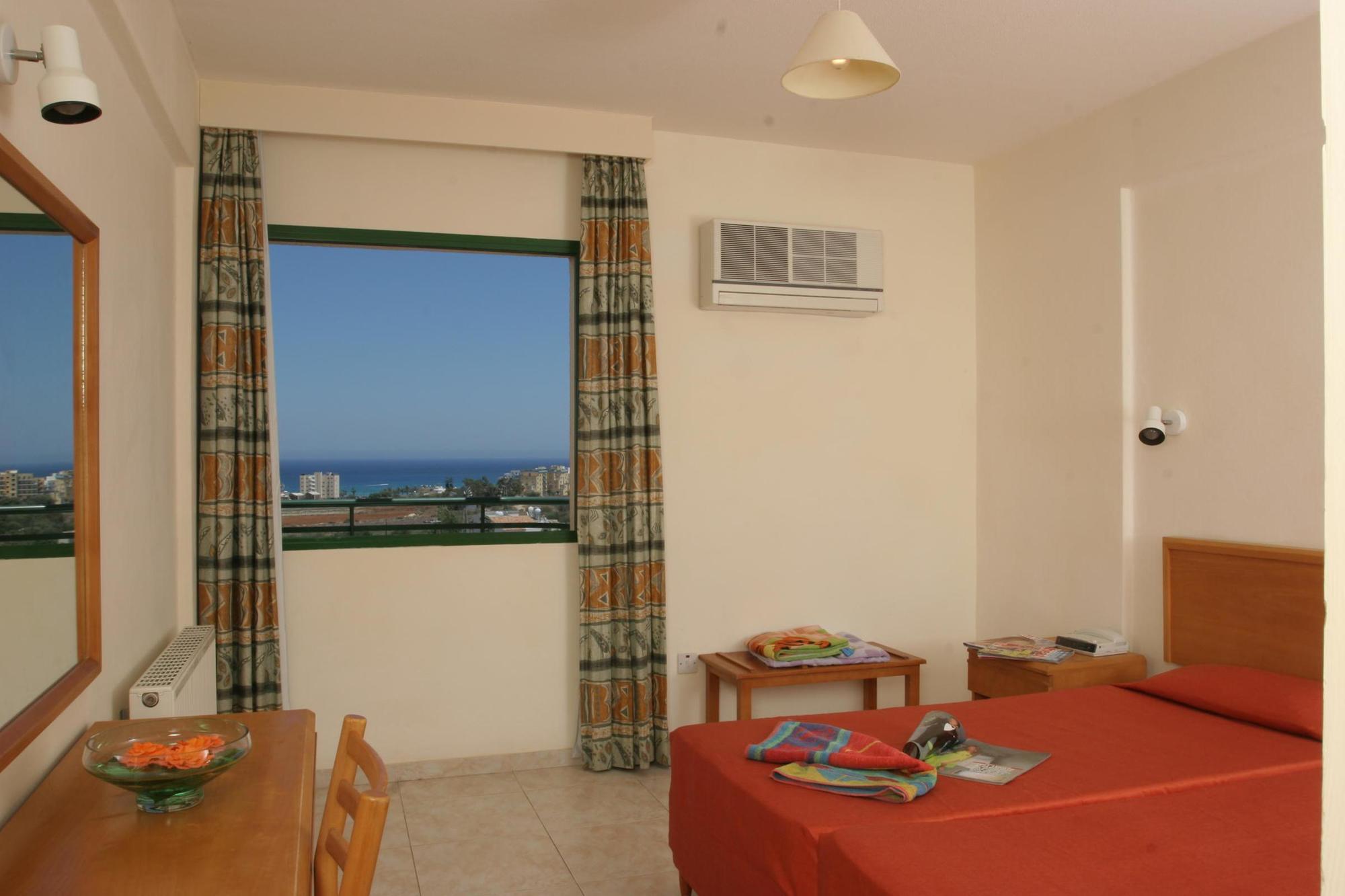 Maris Grand Waterpark Resort Protaras Exteriör bild