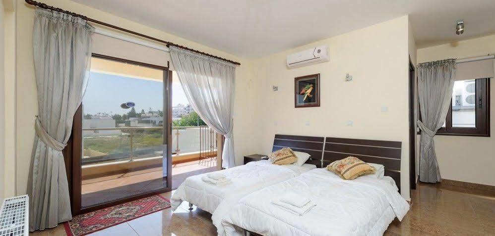 Maris Grand Waterpark Resort Protaras Exteriör bild
